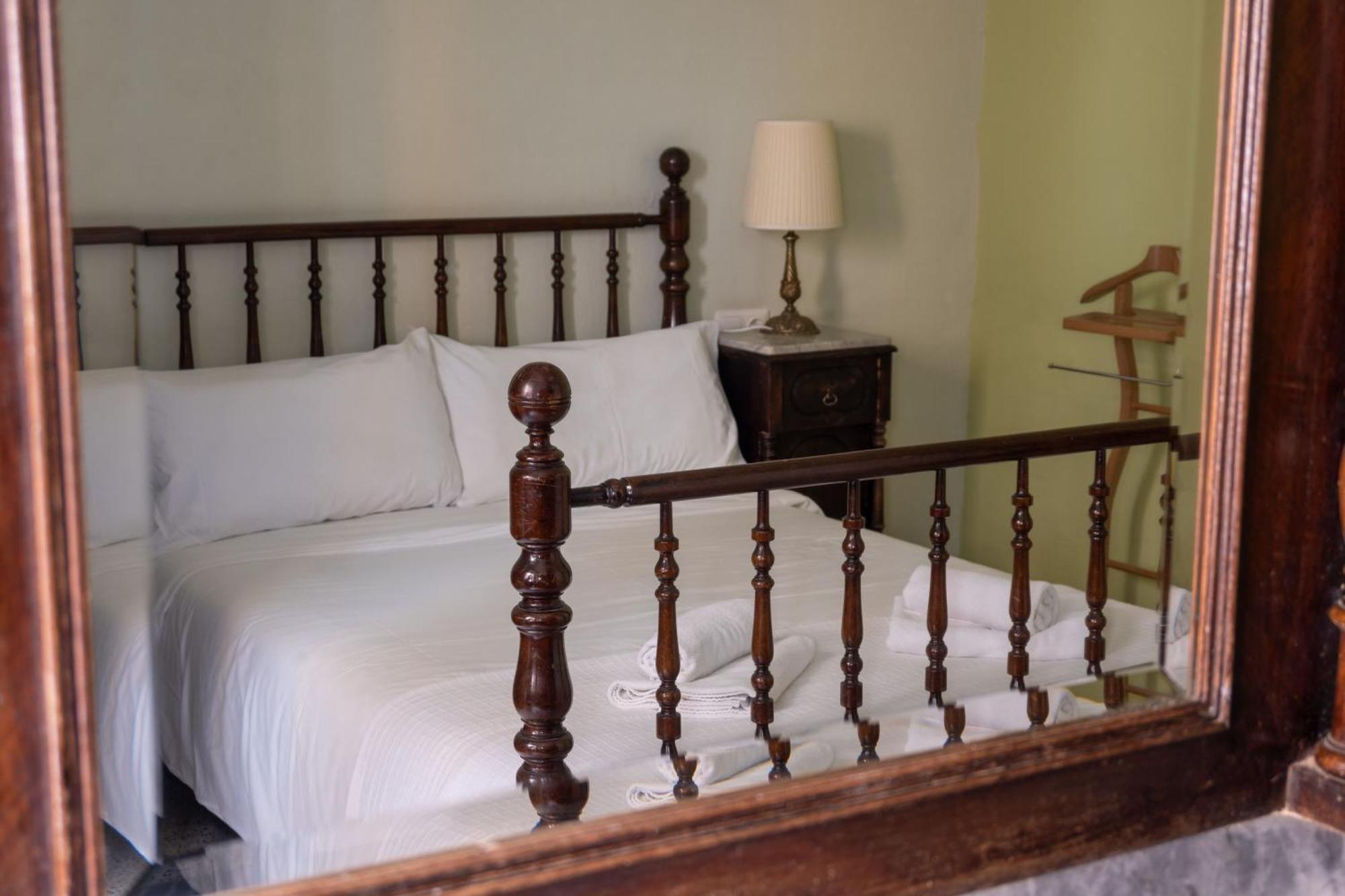 Flora Bed & Breakfast Banyoles Eksteriør bilde