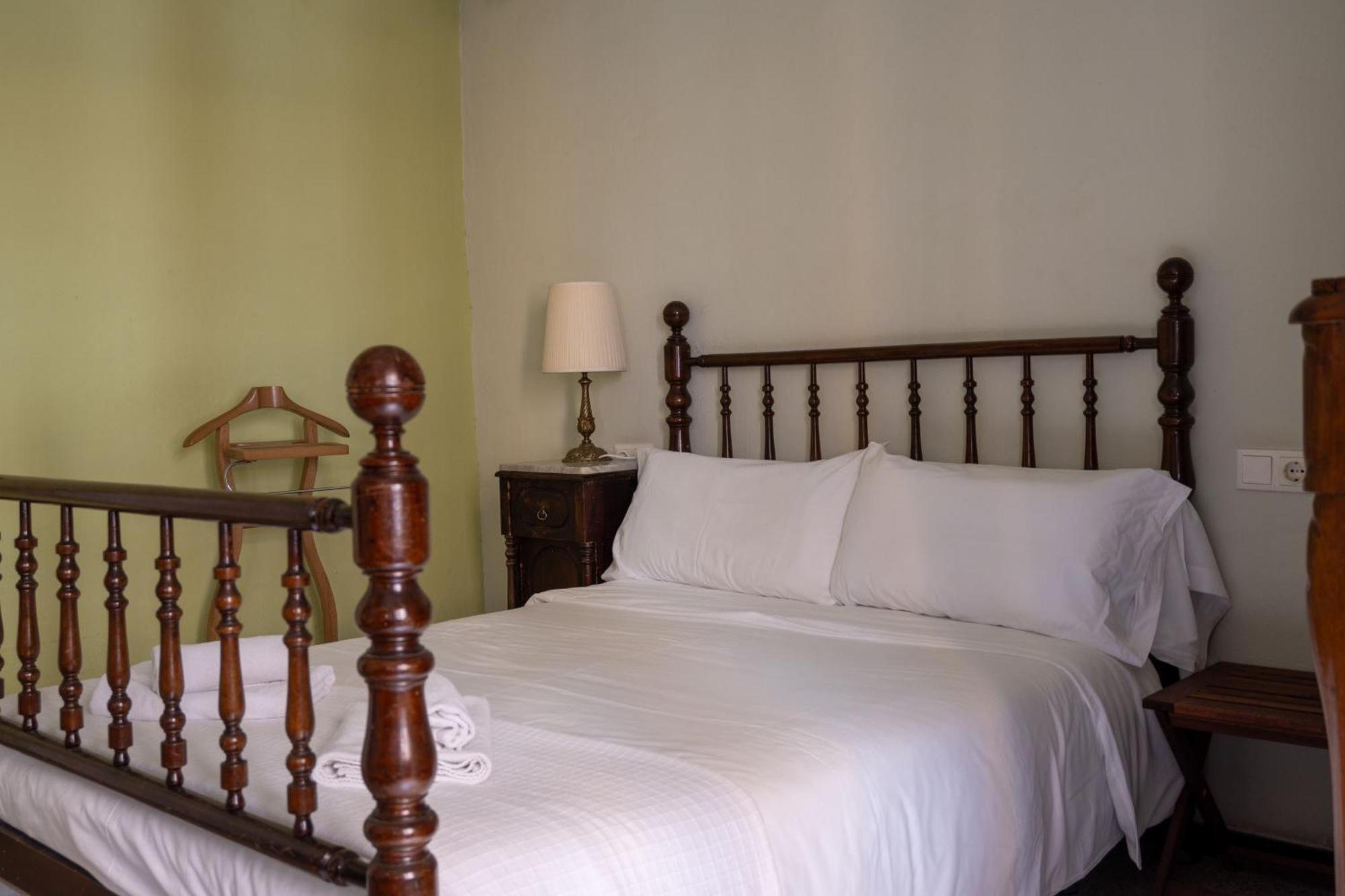 Flora Bed & Breakfast Banyoles Eksteriør bilde